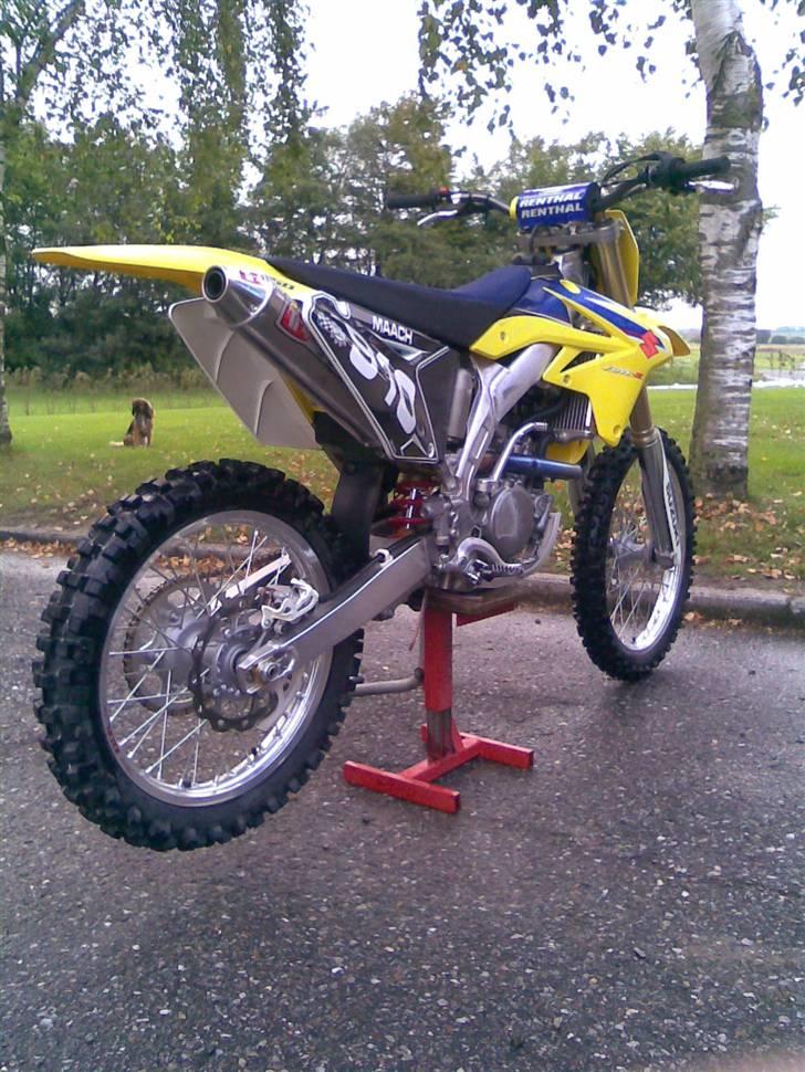 Suzuki RM-Z250 K9 - Som den står idag d. 19 sep 2008. Kørt ca 10 timer. FED ! billede 1