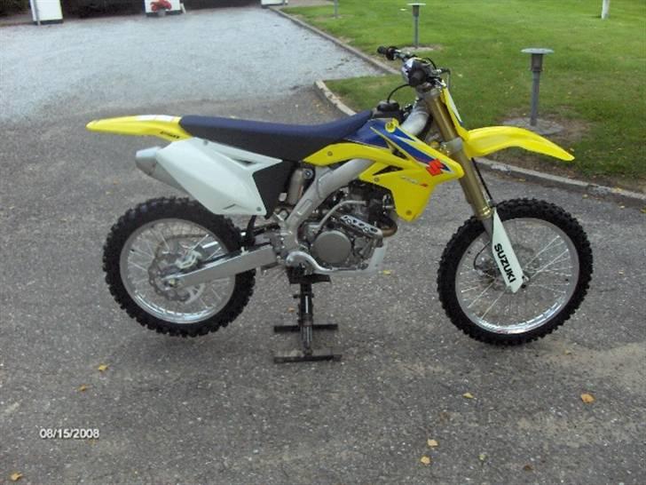 Suzuki RM-Z250 K9 - Der står den helt ny. DEJLIGT !  billede 9