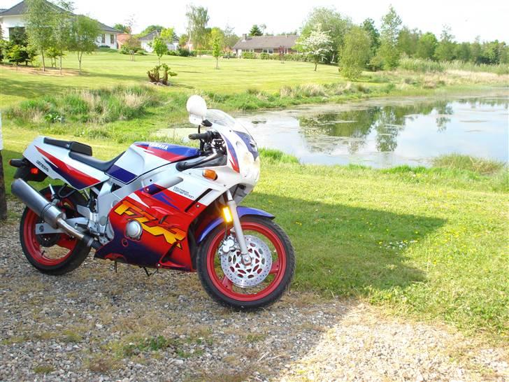 Yamaha FZR 600 billede 3