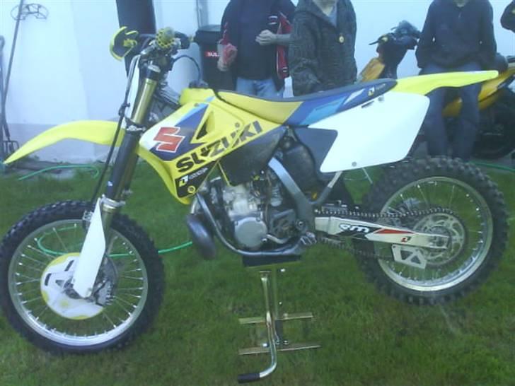 Suzuki 250cc *SOLGT* billede 4