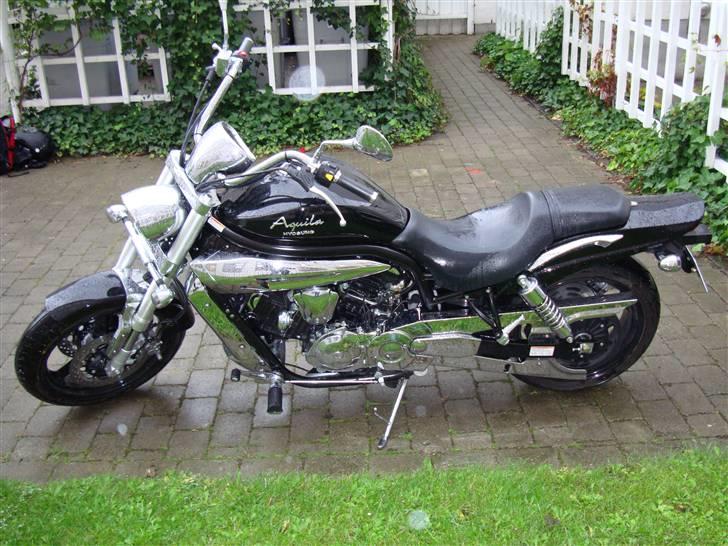 Hyosung Aquila GV 650 billede 2