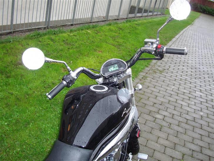 Hyosung Aquila GV 650 billede 5