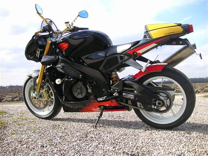 Aprilia Tuono Racing billede 2