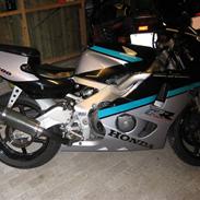 Honda CBR 400 RR