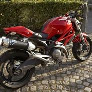 Ducati monster 696