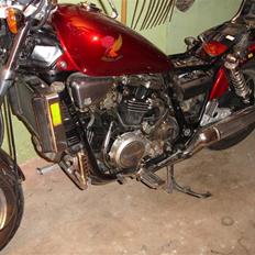 Honda VF 700  Magna.