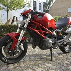 Ducati monster 696