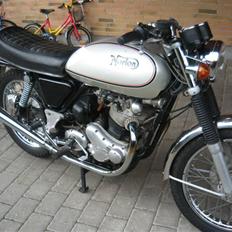 Norton Commando 850 MK3
