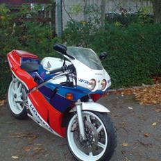 Honda VFR 400 R -solgt-