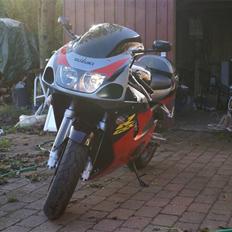 Suzuki gsxr-600
