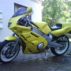 Yamaha FZR