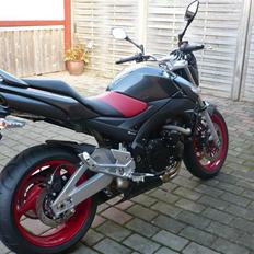 Suzuki gsr600