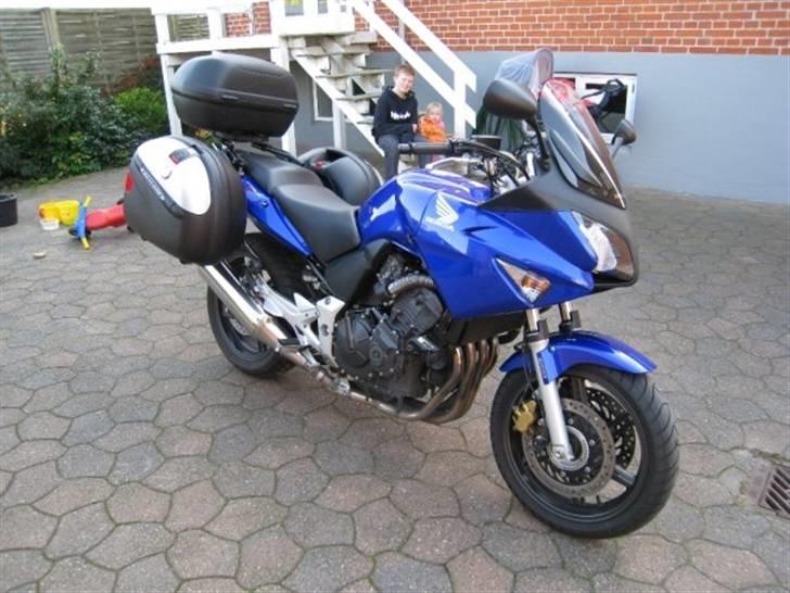 Honda CBF 600 SA [SOLGT] - Nye sidetasker - Givi Keyless Monolock monteret på SW-Motech rack billede 16