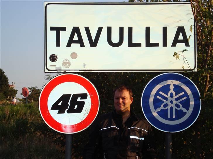 Yamaha YZF R1 (Solgt) - Ja, så måtte vi besøge byen Rossi er vokset op i :o) billede 6