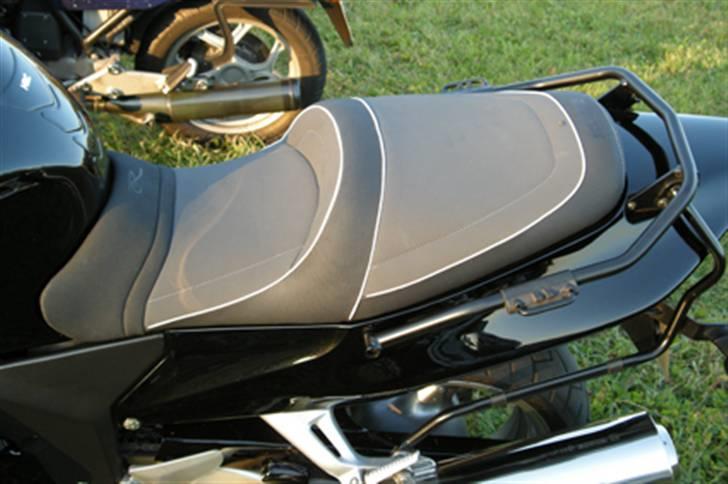 Honda CBR 1100 Super Blackbird - Nyt, lavt sæde - rigtig lækkert - nu sidder jeg ikke på, men i min Blackbird billede 16