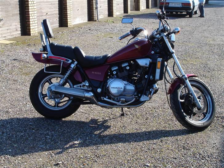 Honda VF 700  Magna. - Efter dem er blevet lavet fin :-) billede 1