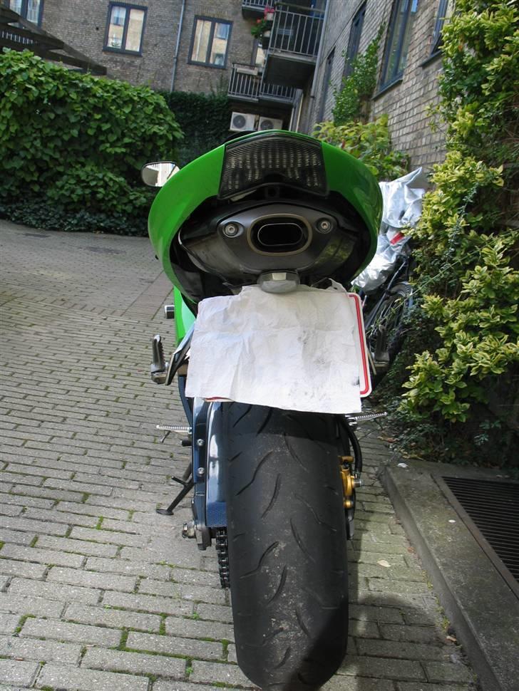 Kawasaki ZX636R - Standard udstødning har kørt 15000km, og den siger ingenting, lidt kedeligt.. billede 7