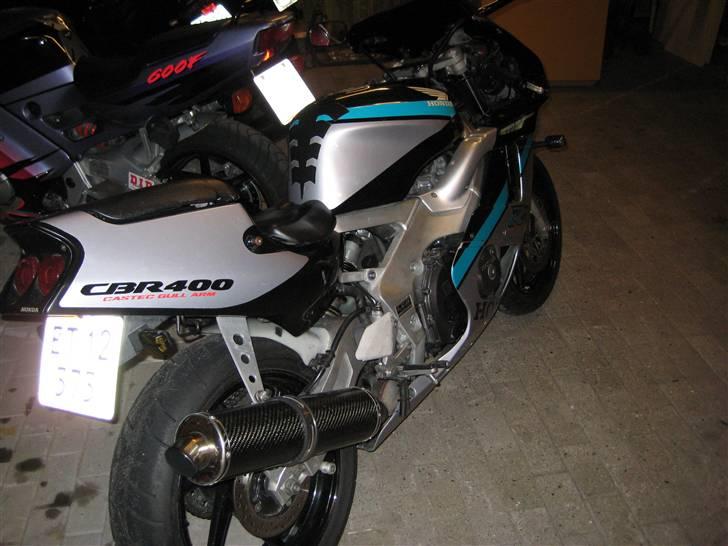 Honda CBR 400 RR billede 2