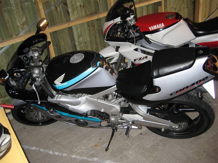 Honda CBR 400 RR billede 3