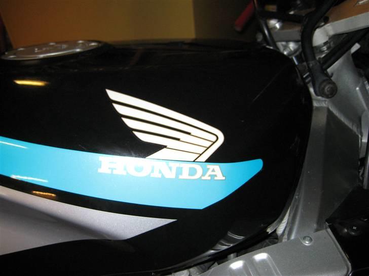 Honda CBR 400 RR billede 5