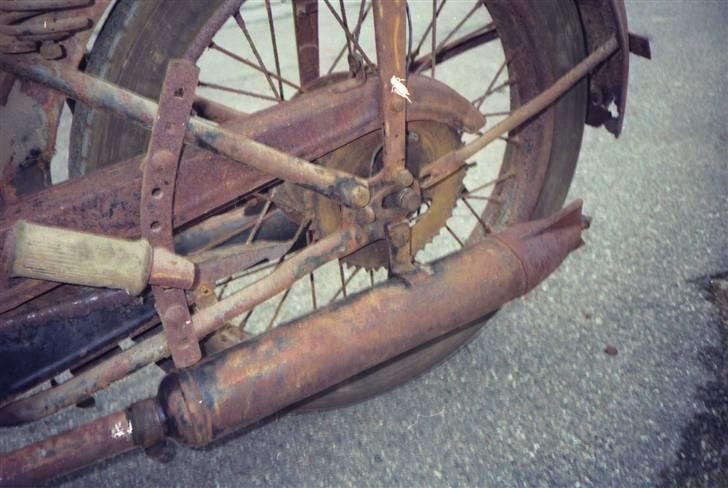 Zündapp DB 200 - Udstødning var rusten men ikke helt igenem, den kunne reddes. billede 2