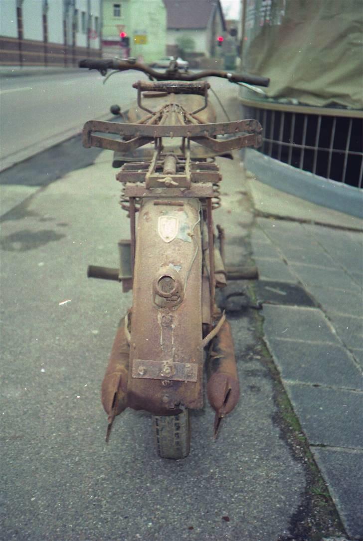 Zündapp DB 200 - Bagdelen var ikke så køn, baglykten bliv svejset og reddet. (Man kun ikke købe den dengang) billede 7