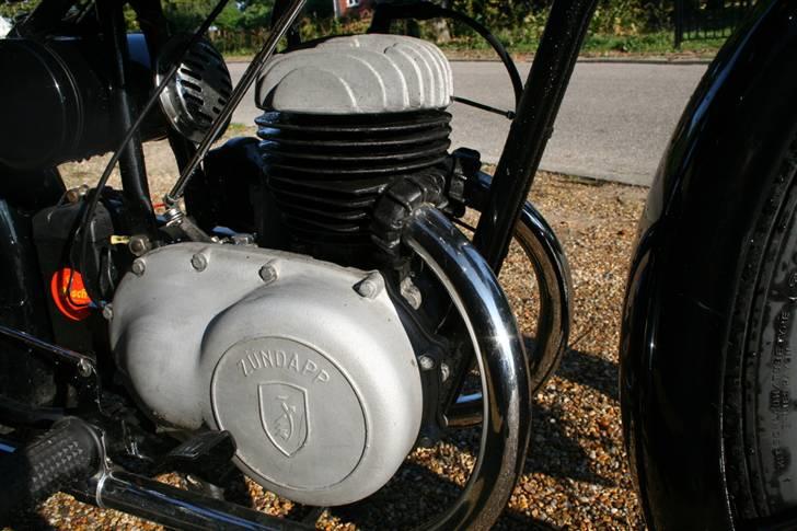 Zündapp DB 200 - 200 ccm, en cylinder men to udstødninger - Den larmer alligevel. billede 8