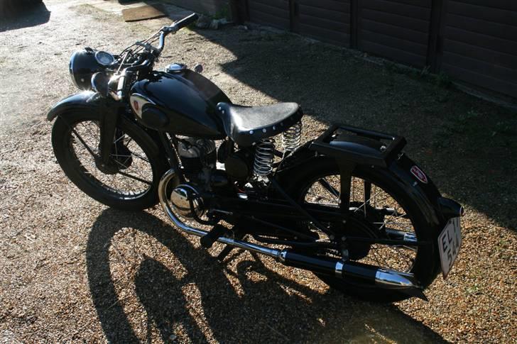Zündapp DB 200 - Sædelbetrækket er det samme og fik kun talkum ... Den holder! billede 18