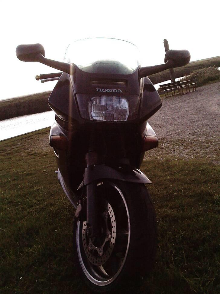 Honda VFR 750 F - RC 36 *SOLGT* - Stadig Højer sluse.. billede 4