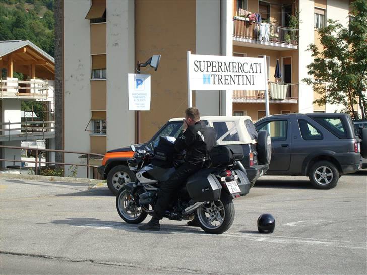 BMW R1150R Rockster (solgt) - Sidder lige og venter på resten af lasten (kæresten) billede 8