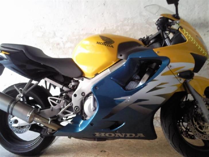 Suzuki gsxr 600 (solgt) - Min ræsers "værelseskammerat" billede 2