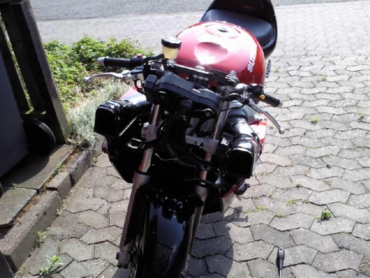 Suzuki gsxr 600 (solgt) - Blev jo nødt til at skille det ad for at se hvordan skidtet hænger sammen billede 5