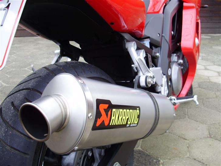 Suzuki SV650S K5 - (SOLGT) - Akrapovic-udstødning - V2´er giver den fedeste lyd!! billede 9