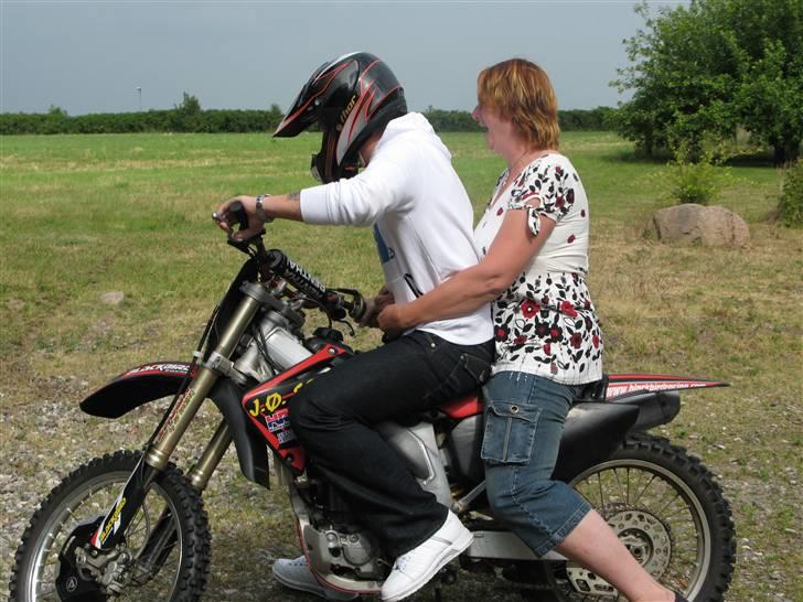 Honda CRF 450 - mor sku lige have en tur også jo ;) billede 8