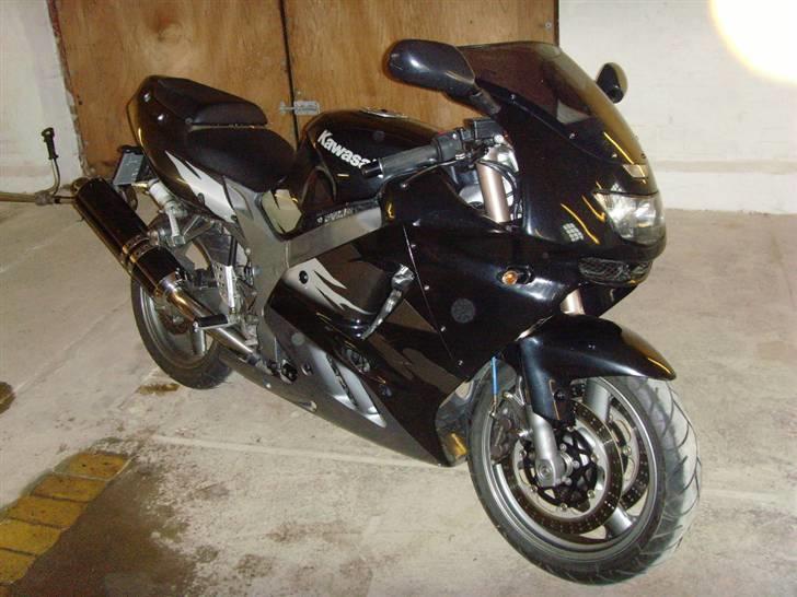 Kawasaki ZX9R - SOLGT billede 3