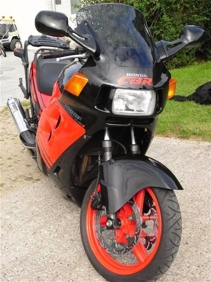 Honda CBR 1000F Tintin edition (Solgt 2018) - Lige efter at jeg havde bygget den nye Tysker over på mit stel. før der kom superbike styr på !! billede 9