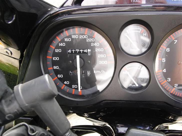 Honda CBR 1000F Tintin edition (Solgt 2018) - 41714km. Dejligt km tal, den gamle tror jeg har rundet en omgang, men denne har helt sikkert ikke kørt mere end der står. billede 12