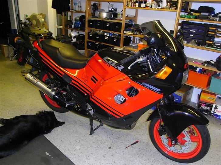 Honda CBR 1000F Tintin edition (Solgt 2018) - Endelig færdig, det var en hård uge, der var meget mere arbejde i at lave det end jeg havde regnet med, men alt blev også gået efter imens jeg havde fat i det. billede 17