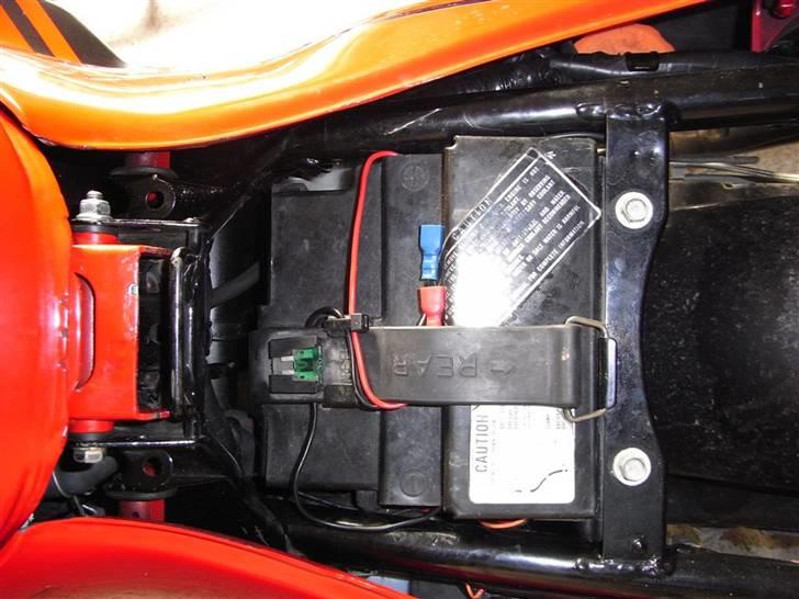 Honda CBR 1000F Tintin edition (Solgt 2018) - Et par kabelsko for nem tilslutning af lader, mobil lader eller GPS billede 18