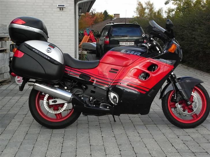 Honda CBR 1000F Tintin edition (Solgt 2018) - Touring outfit, det er dejligt med en maskine der kan pakkes til tur med konen. billede 20
