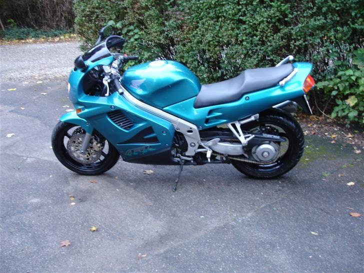 Honda VFR 750 F - Så er den lige blevet vasket billede 2
