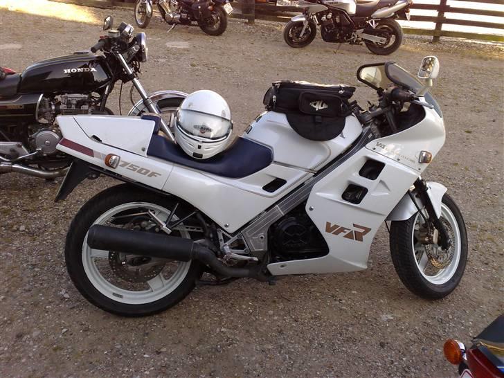 Honda Vfr 750f - H side billede 2