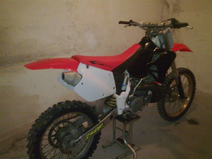 Honda CR 250 R *SOLGT* - Så fik jeg lakeret tank og kølerskjolde, mangler nu bare klistermærkerne billede 8