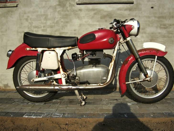 Universal Junior 250cc billede 1
