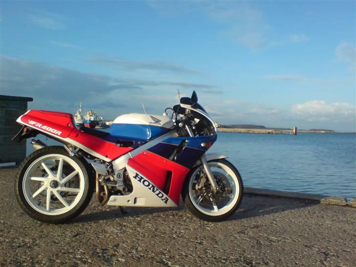 Honda VFR 400 R -solgt- billede 1