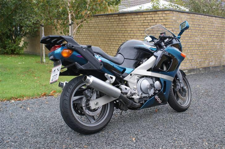 Kawasaki ZZR 600   *SOLGT* billede 4