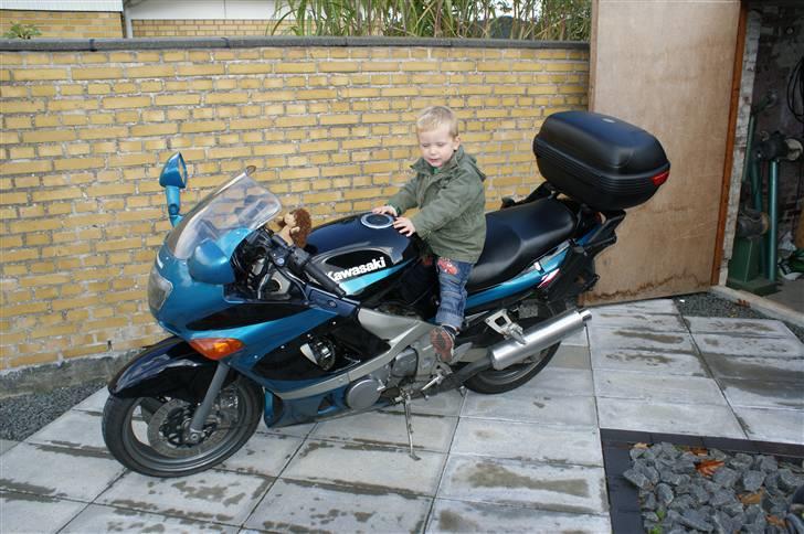 Kawasaki ZZR 600   *SOLGT* - Uha, hvis jeg bare var 135 cm.......... billede 5