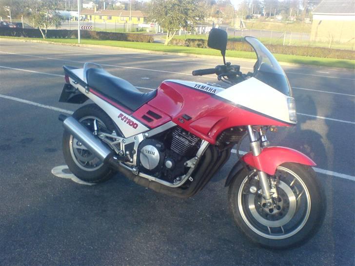 Yamaha fj 1100 SOLGT - Den dag jeg købte den i okt. 06 jeg var glad... billede foran syshallen billede 5