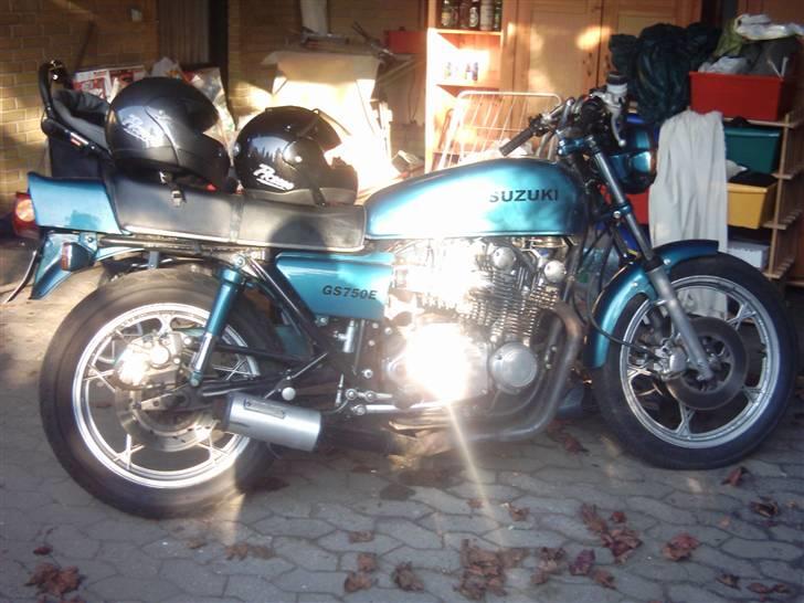 Suzuki GS 750 - mcén midt i alt flytterod billede 3