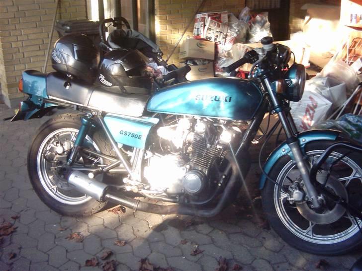 Suzuki GS 750 - mcén midt i alt flytterod billede 4